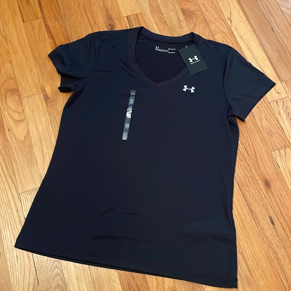 UA Tech Short Sleeve V-Neck Shirt. Size Medium. Loose Fit. Black. NWT!!